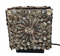 dekorativn� boho lampa z mo�sk�ch mu�l� 19