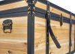 d�ev�n� truhla s kovov�mi a ko�enkov�mi dopl�ky 1 - pohled 4 - www.maxitrend.cz